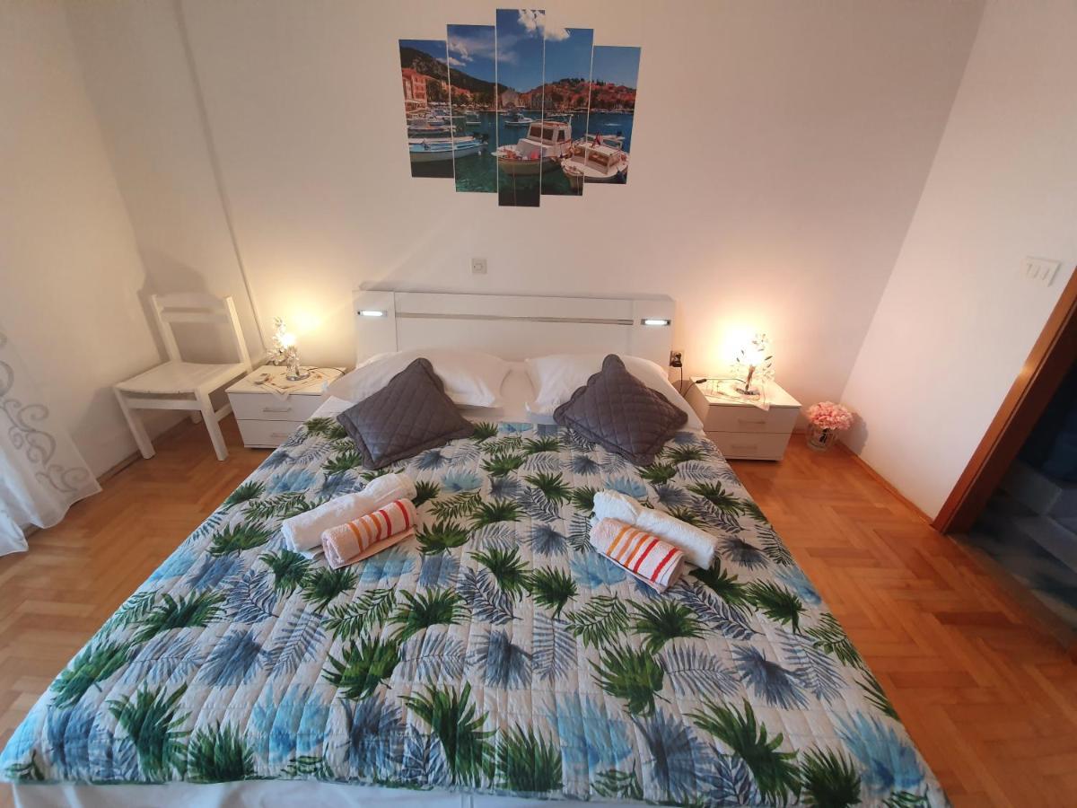 Apartments Luci Хвар Екстериор снимка