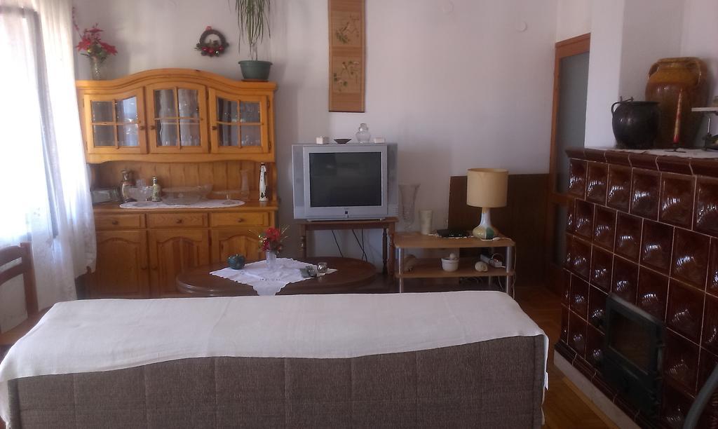 Apartments Luci Хвар Стая снимка