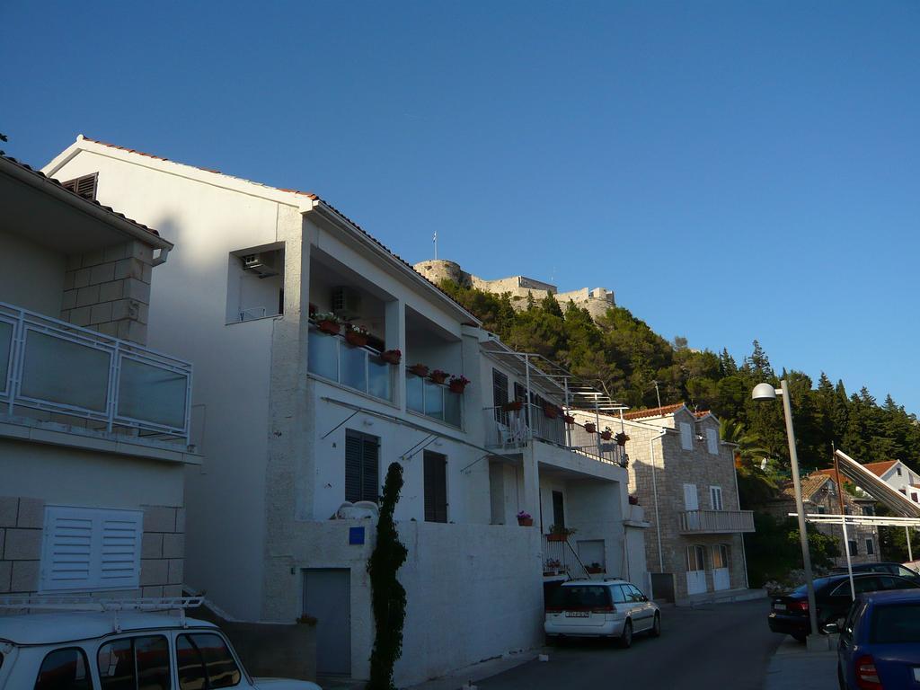 Apartments Luci Хвар Екстериор снимка