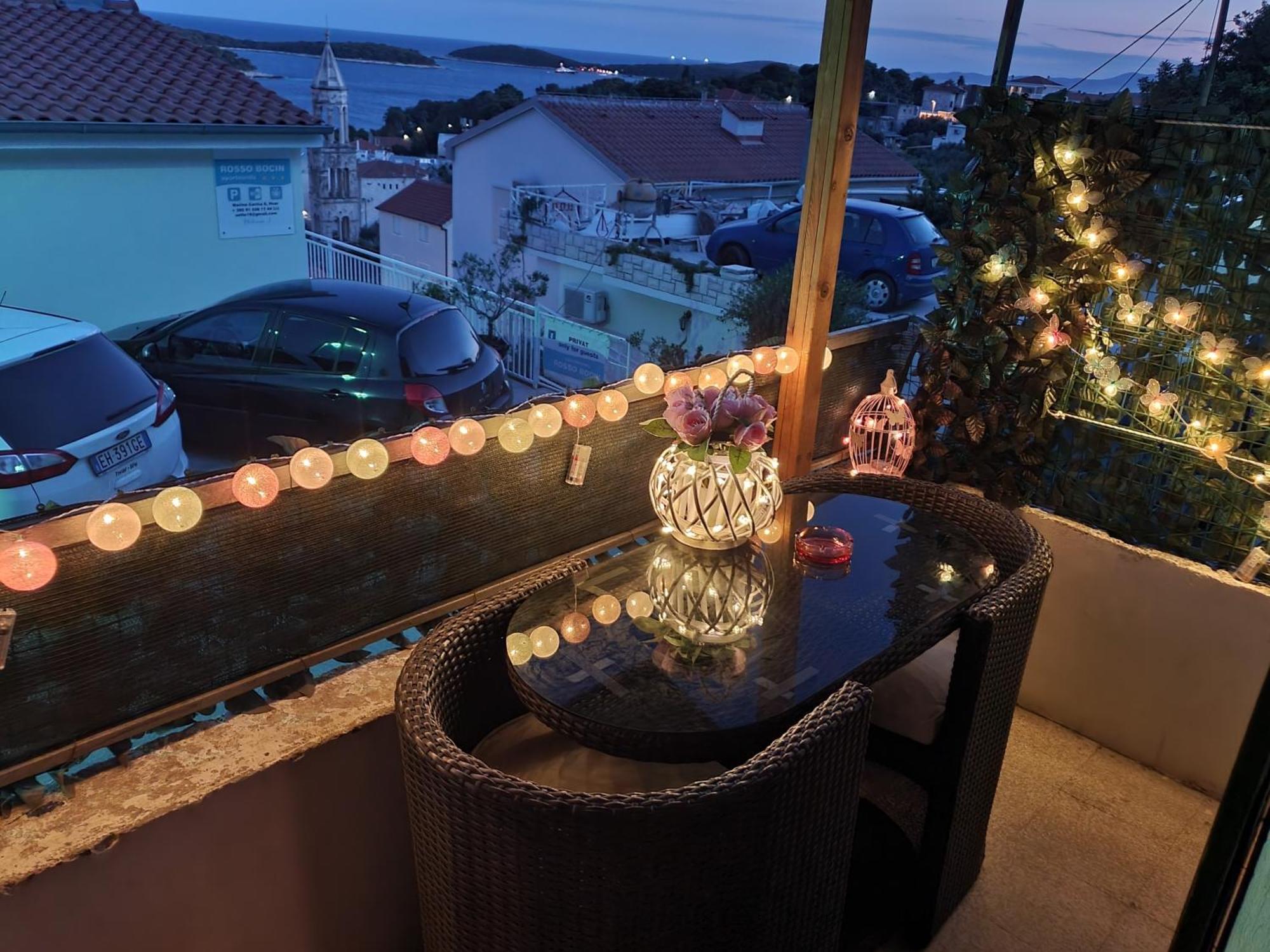 Apartments Luci Хвар Стая снимка