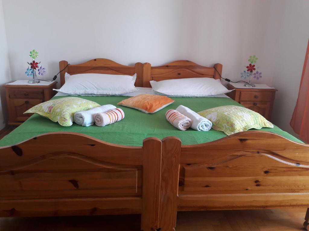 Apartments Luci Хвар Екстериор снимка
